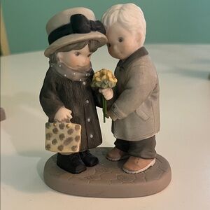 Enesco Elegant 2002 Kim Anderson “You Love Keeps me Warm”